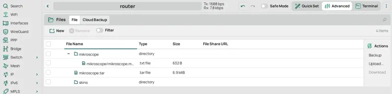 Files tras Upload…: mikroscope.tar en la raíz del almacenamiento del router, junto al directorio mikroscope que guarda el manifiesto.